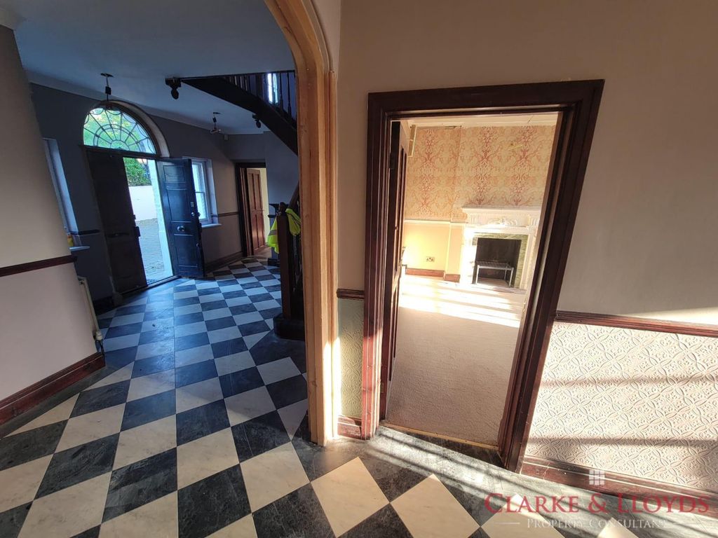Property photo 3 of 41 Gallery