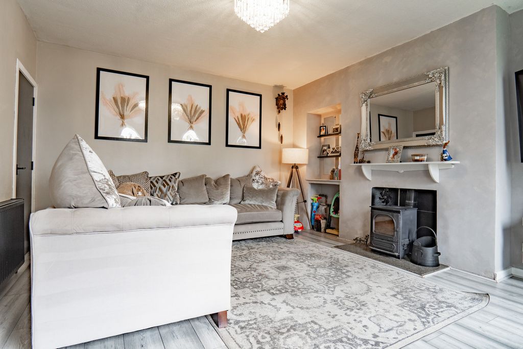 Property photo 2 of 40