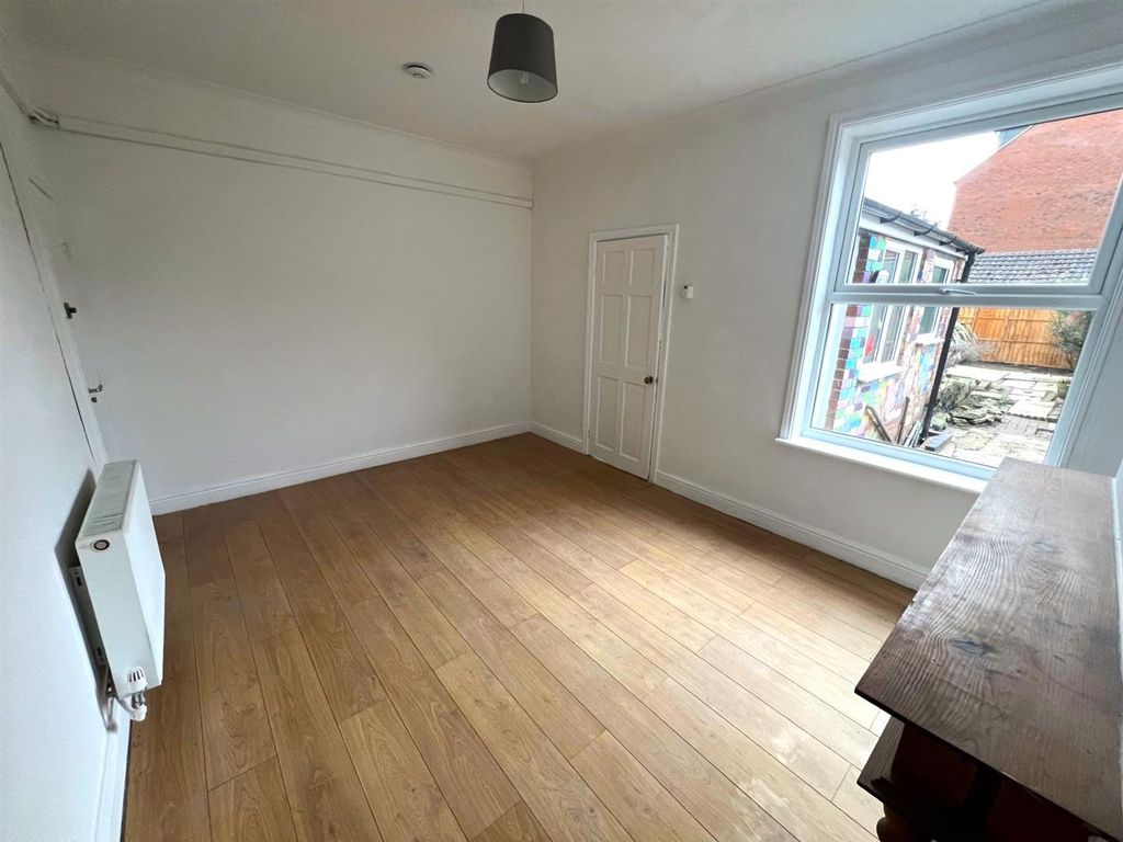 Property photo 3 of 11 Thumbnail_Img_8337.Jpg