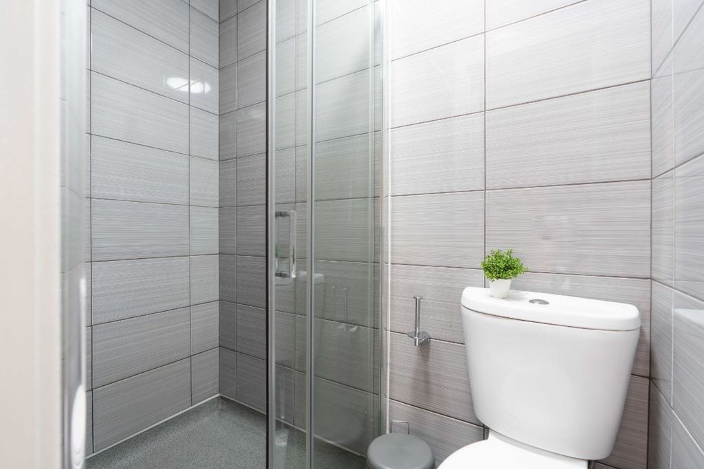 Property photo 2 of 19 Flat C Portland Road