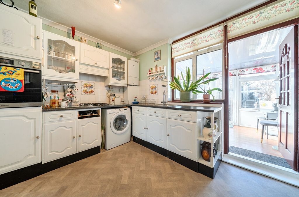 Property photo 3 of 12 Kitchen3