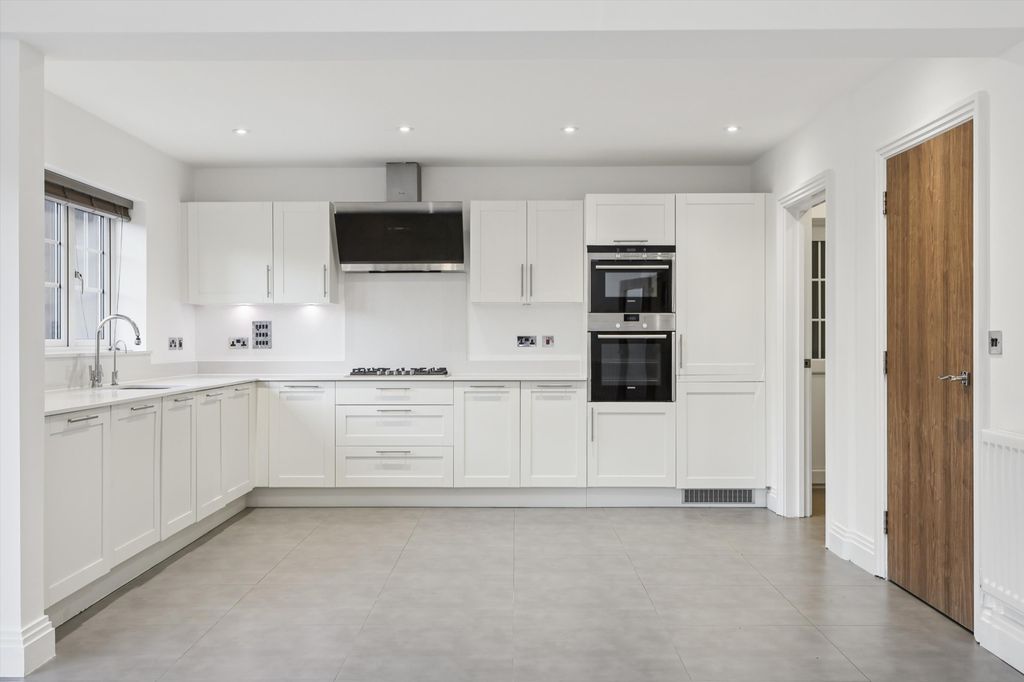 Property photo 3 of 12 Image