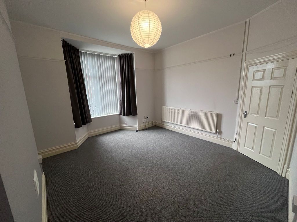 Property photo 2 of 16 Lounge