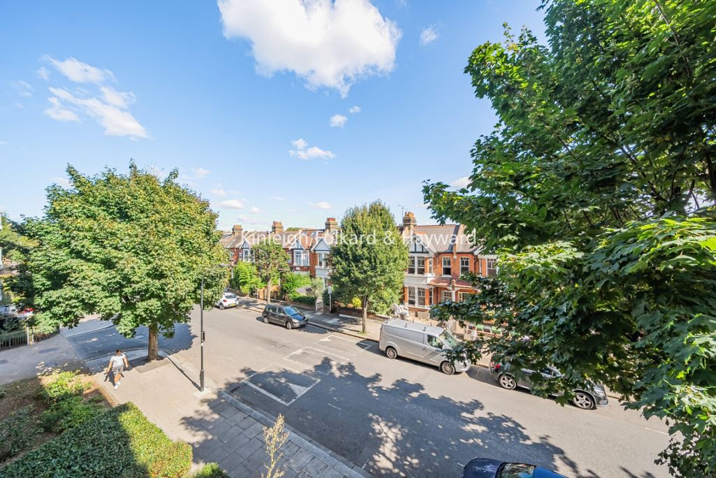 Property photo 3 of 16 B041ee3F-0052-424B-B