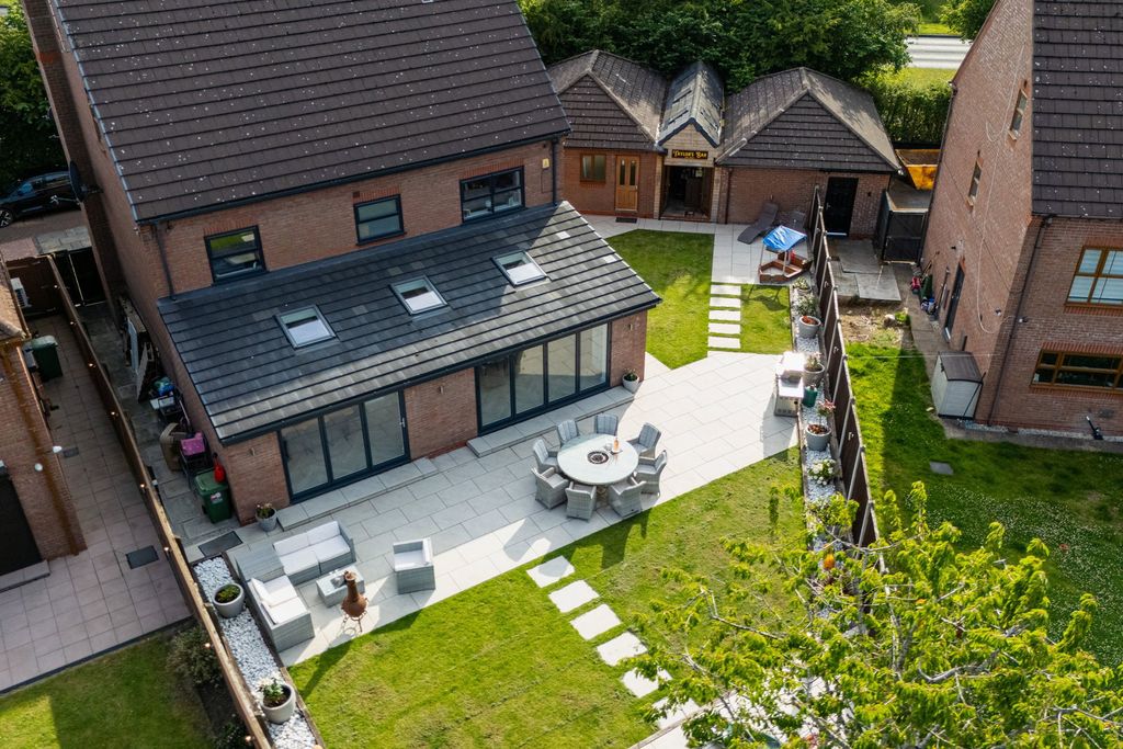 Property photo 2 of 49