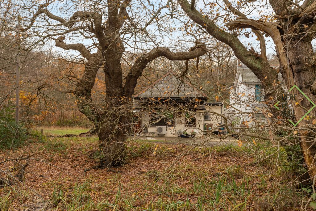 Property photo 3 of 18 29 Oak Hill, Woodford Green, Ig8 9Nx-3