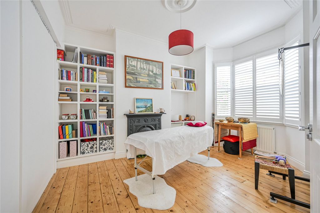 Property photo 2 of 26 Picture No. 31