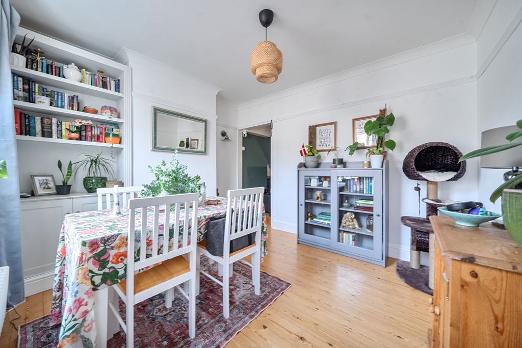 Property photo 3 of 27 1400698-1-696E6Bc...