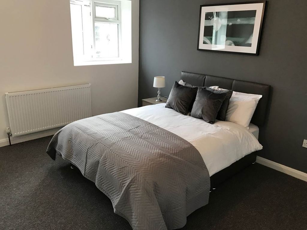 Property photo 1 of 6 Bedroom