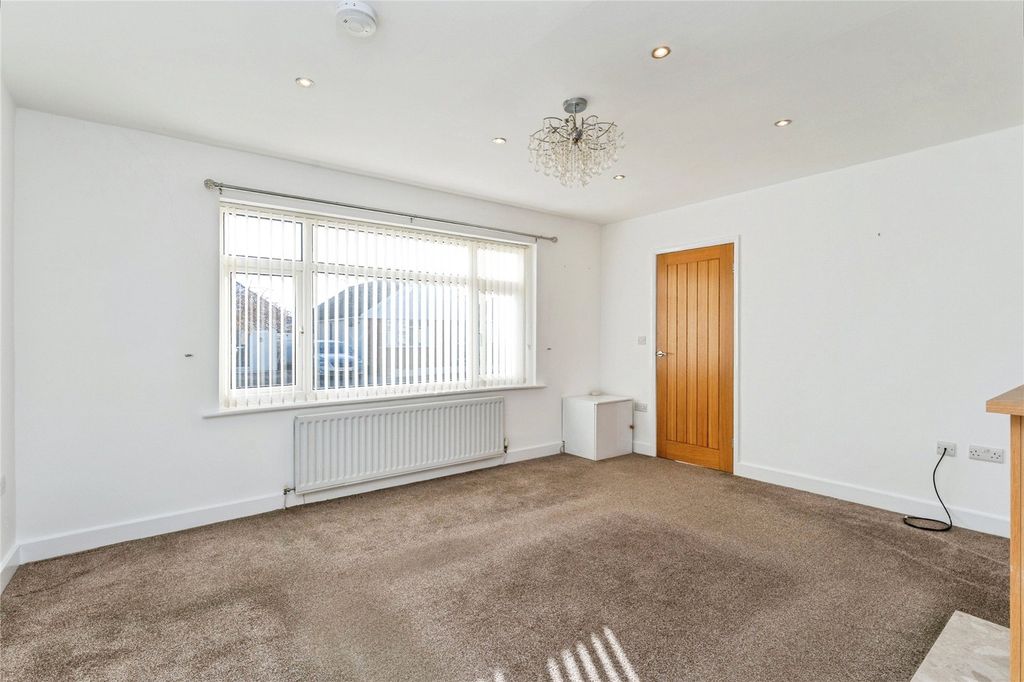 Property photo 2 of 21 Lounge