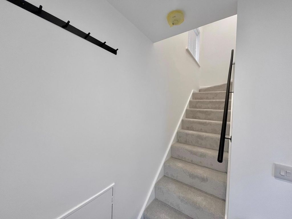 Property photo 2 of 28