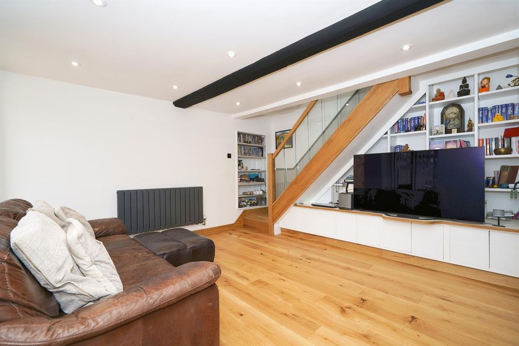 Property photo 3 of 11 Living Room