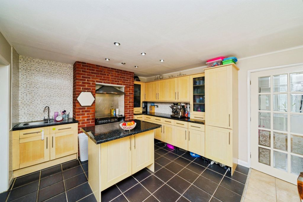 Property photo 3 of 16
