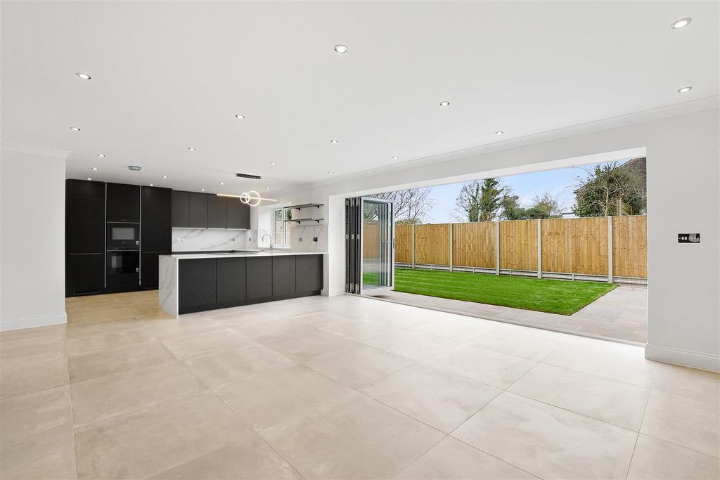 Property photo 2 of 20 Kitchen/Diner: