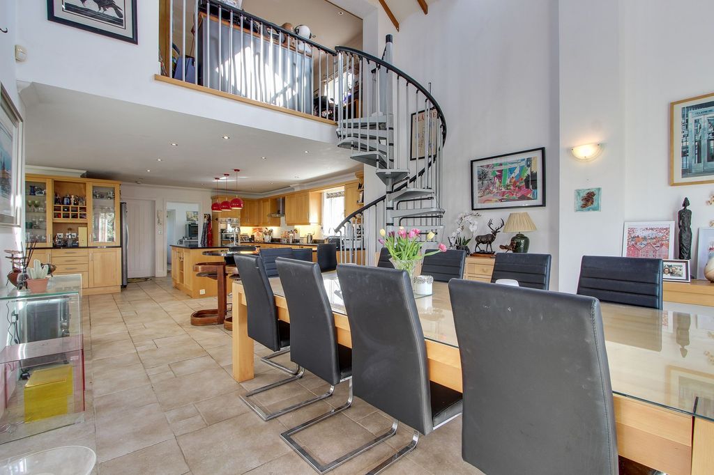 Property photo 2 of 64