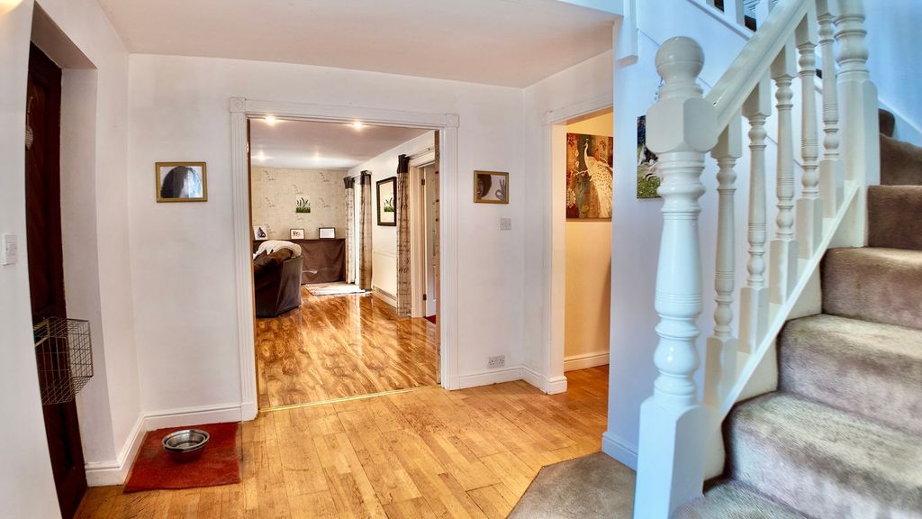 Property photo 2 of 52