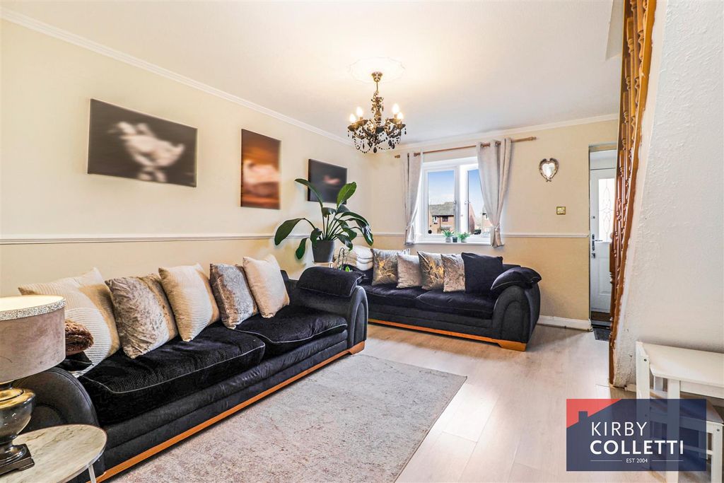 Property photo 2 of 17 Lounge