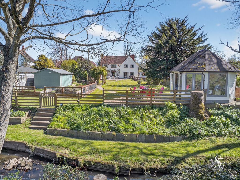 Property photo 2 of 32 River Cut To Meadow Cottage