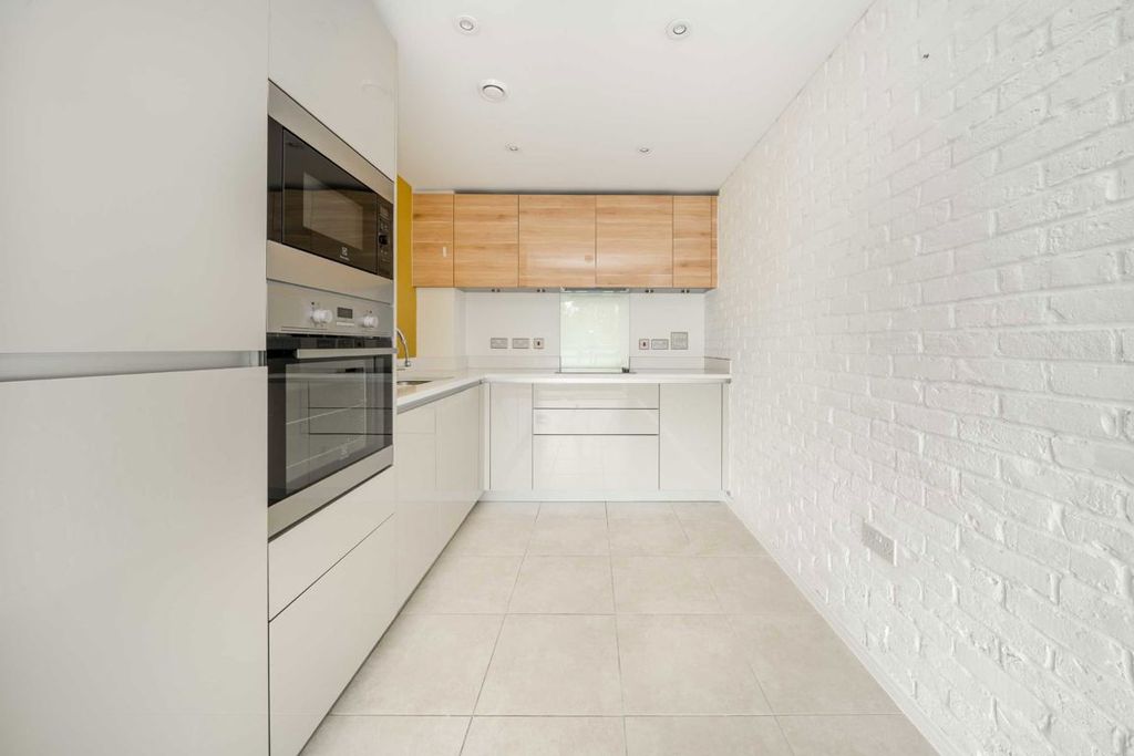 Property photo 3 of 5