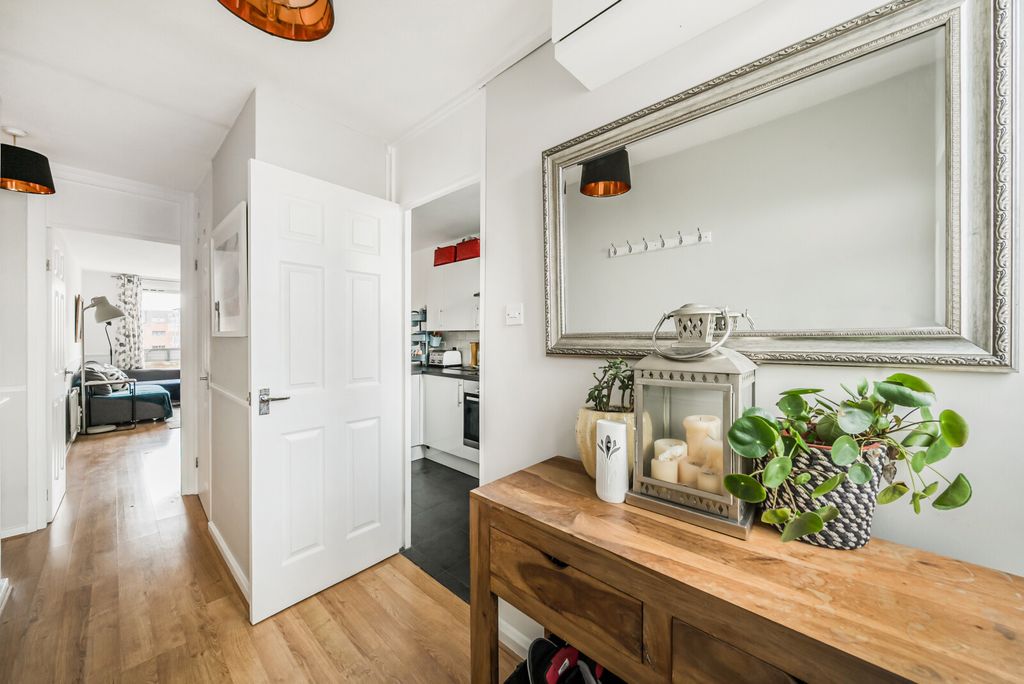 Property photo 2 of 15 Hallway