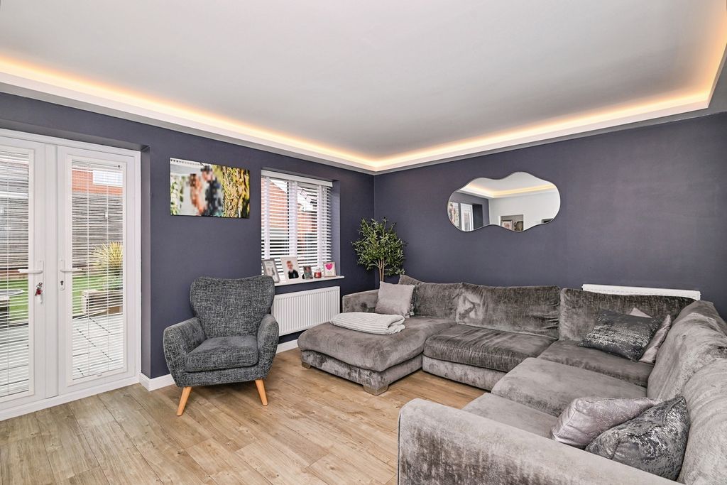 Property photo 3 of 16 Pbox-Img.Jpg