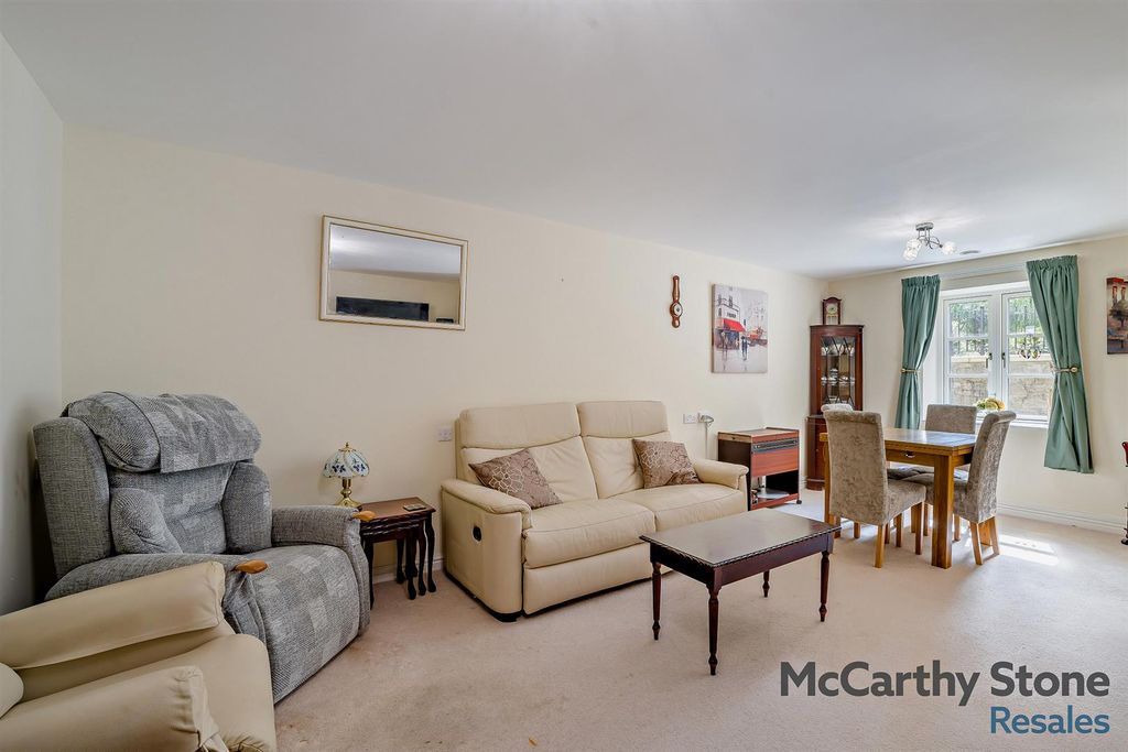 Property photo 3 of 17 Living/Dining Room