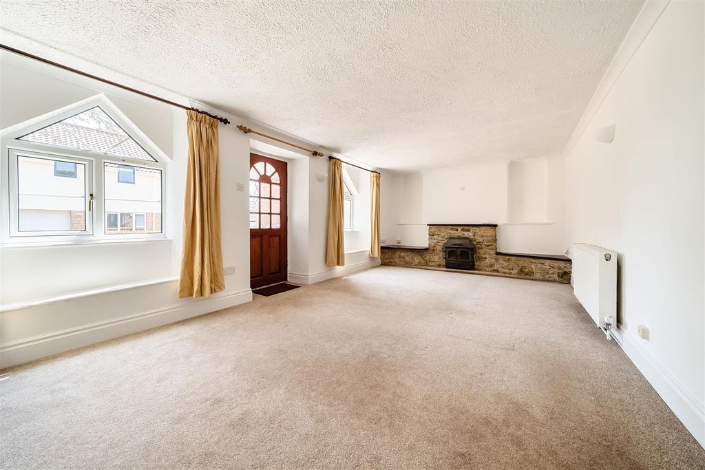 Property photo 2 of 11 Sitting Room