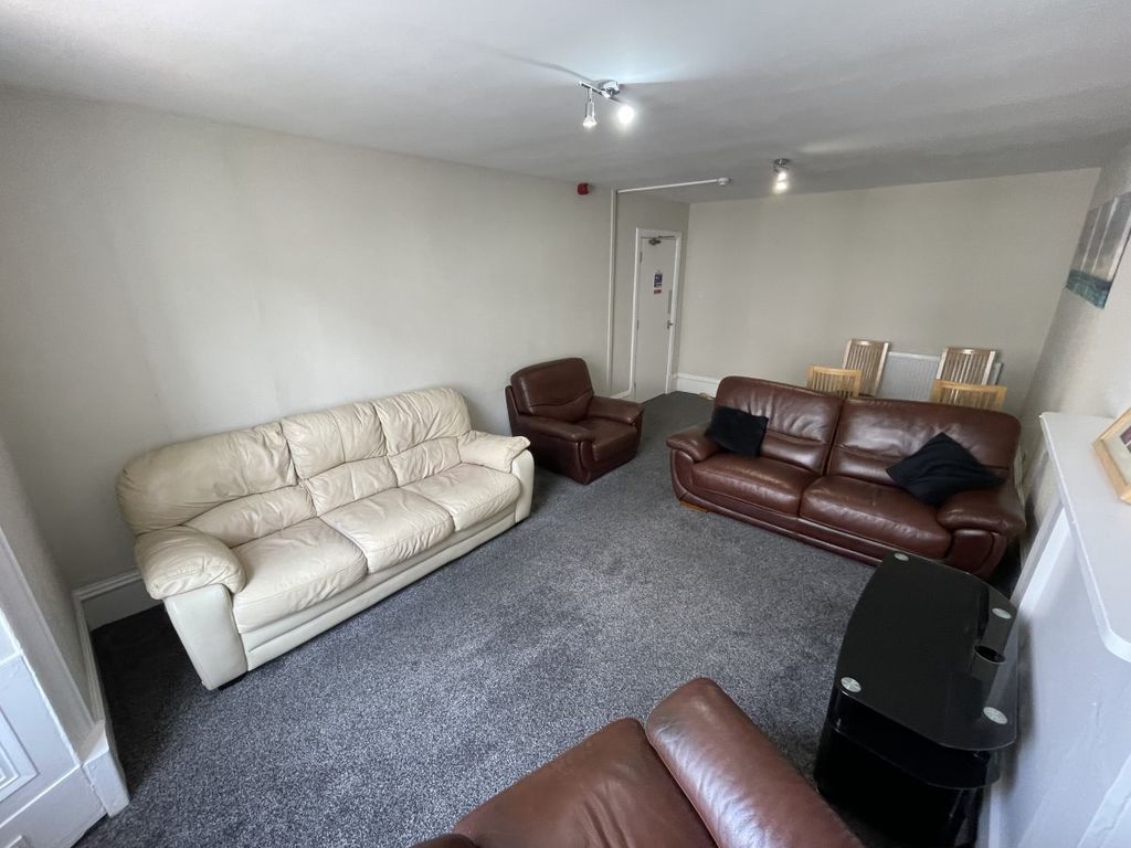 Property photo 2 of 11 Gallery