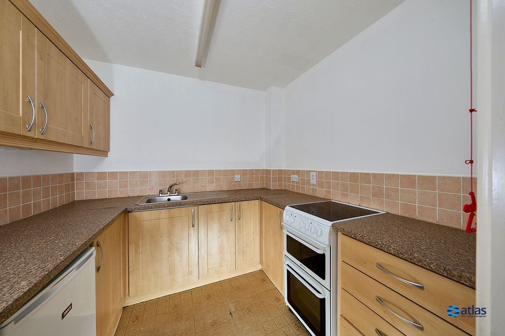 Property photo 2 of 11 Kitchen