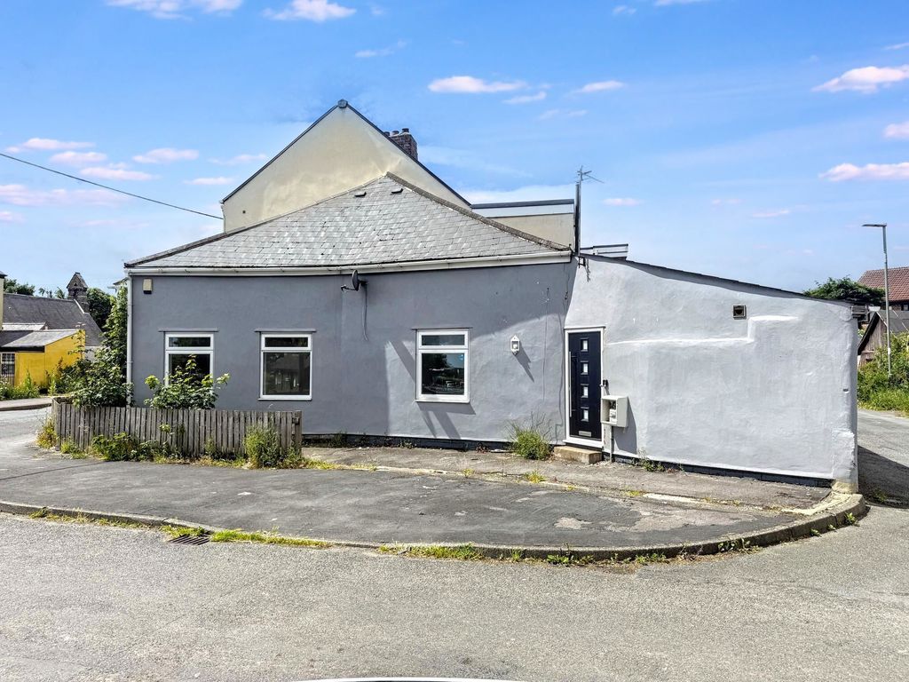 Property photo 1 of 2