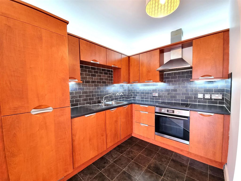 Property photo 3 of 10 Lounge/Kitchen