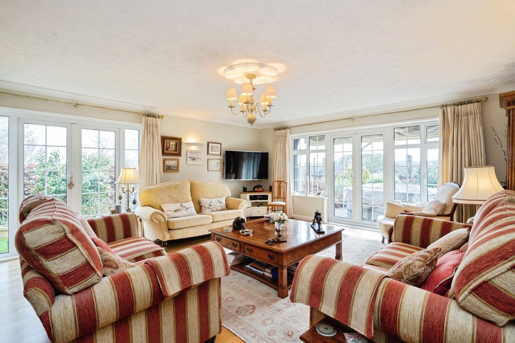 Property photo 2 of 20 Living Room