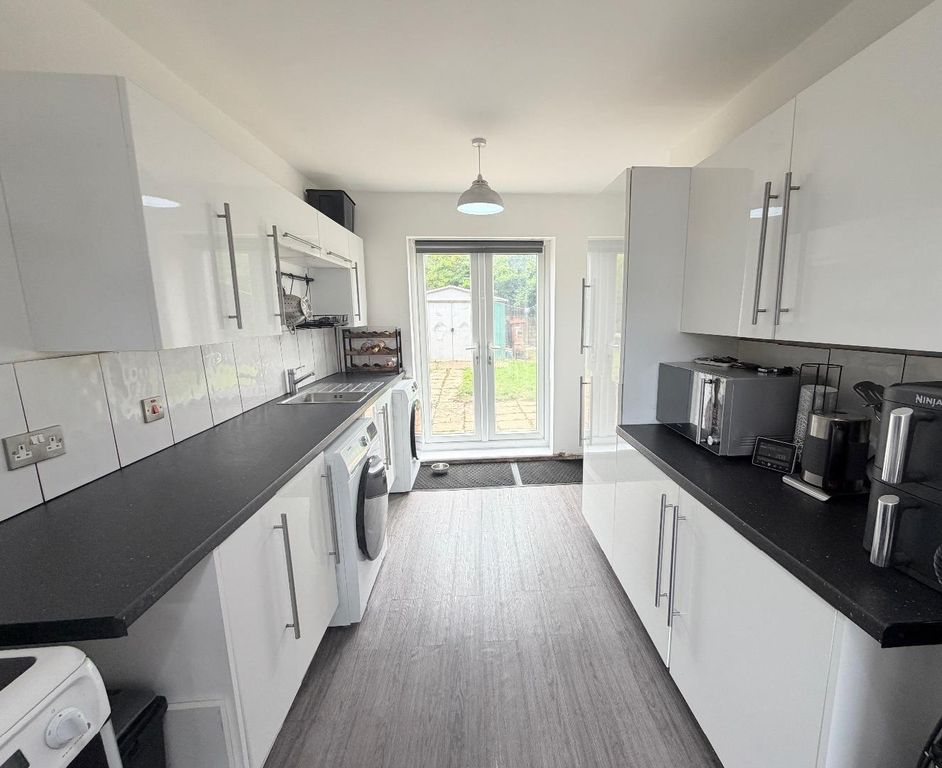 Property photo 3 of 8 Breakfast Kitchen