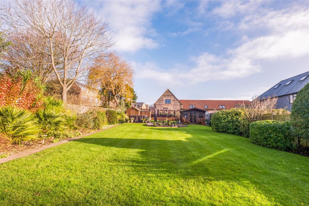 Property photo 2 of 32 47 Shirley Drive-39.Jpg