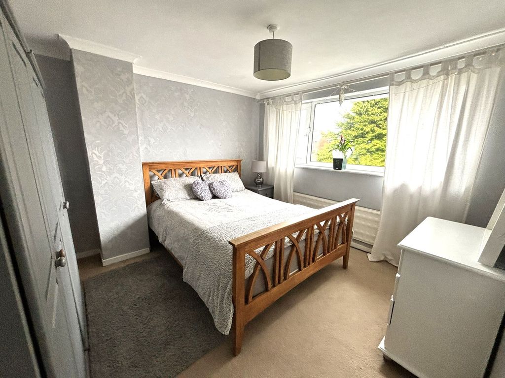 Property photo 3 of 17 Bedroom 1