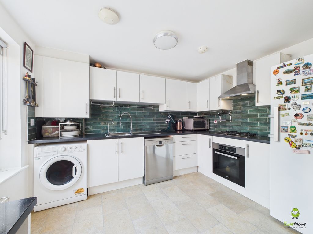Property photo 3 of 21 Presented By Nicoleta At Ewemove Bexleyheath And D