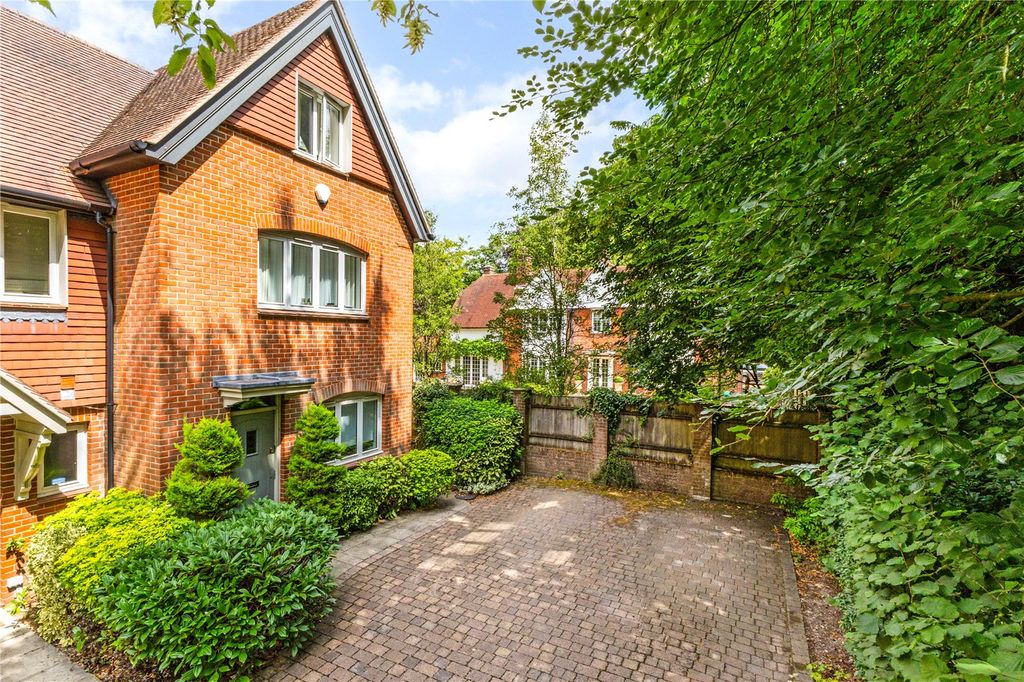 Property photo 1 of 13 Driveway