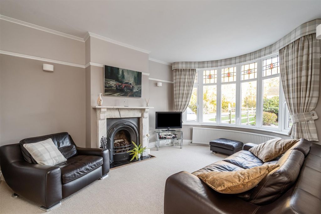 Property photo 2 of 21 87 Earlswood Common_15.Jpg