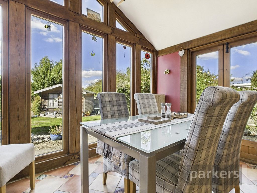 Property photo 3 of 38 Conservatory