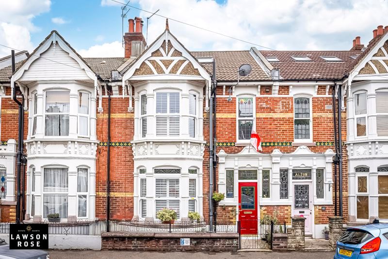 Property photo 1 of 32 .