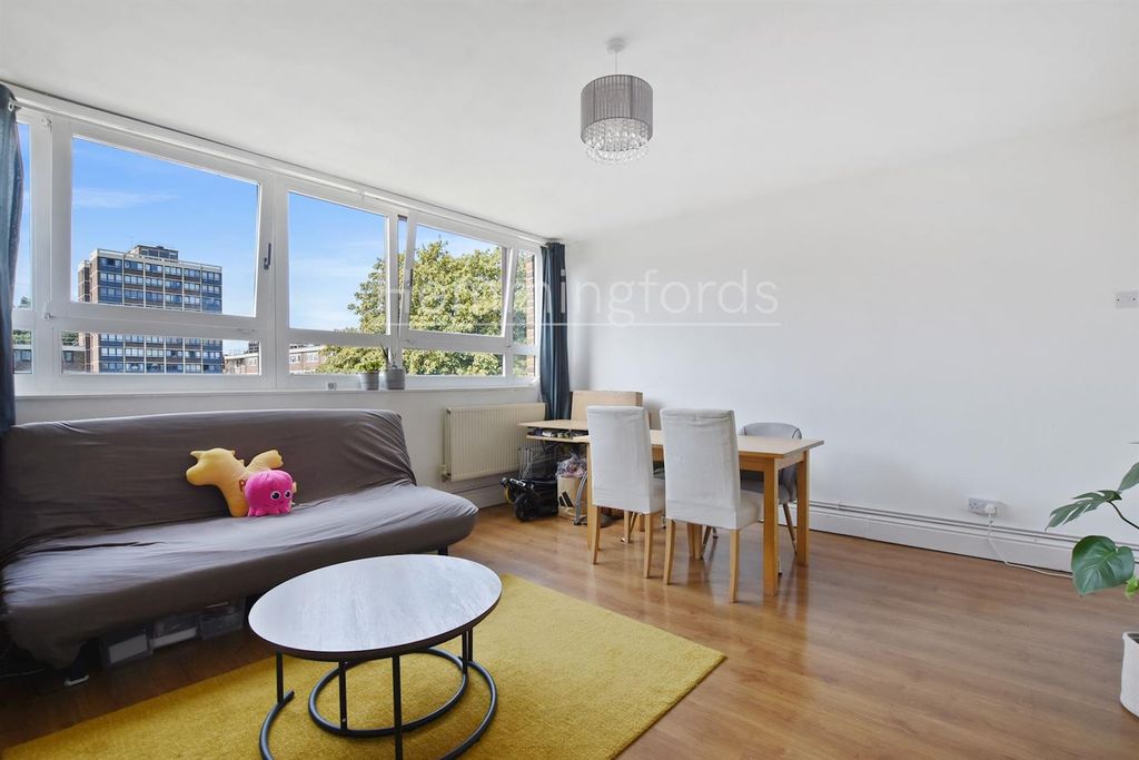 Property photo 2 of 15 14-8B99Gchmf - 117 Crondall Court - Reception -Ori
