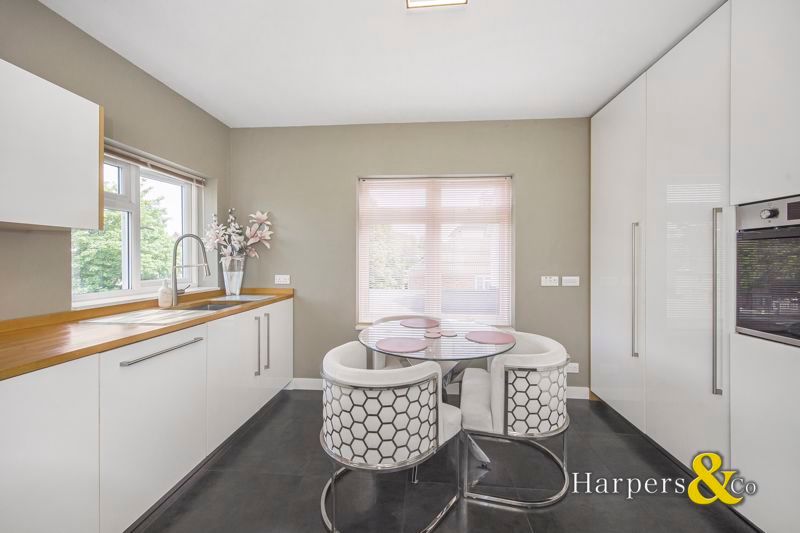 Property photo 2 of 11 Photo 9