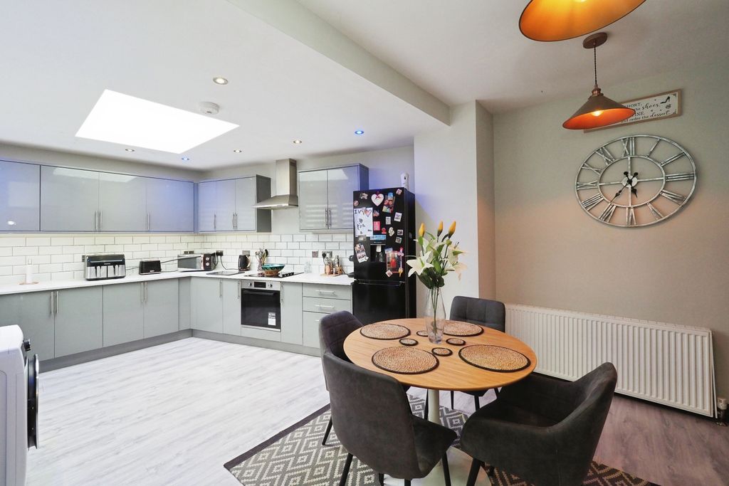 Property photo 3 of 20 Stunning Extended Kitchen/Dining And Family Room