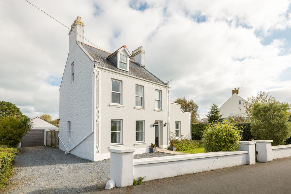 Property photo 2 of 20