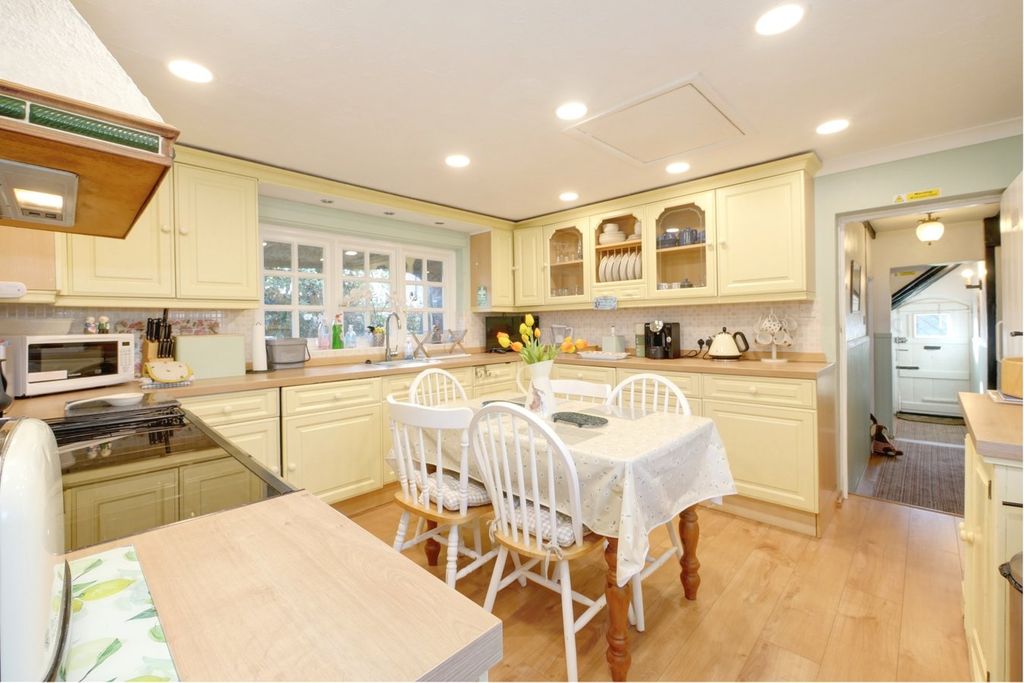 Property photo 3 of 31