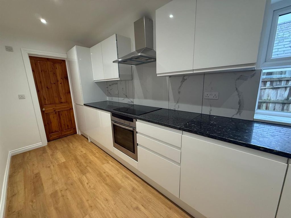 Property photo 3 of 14 Kitchen Kitchener.Jpeg