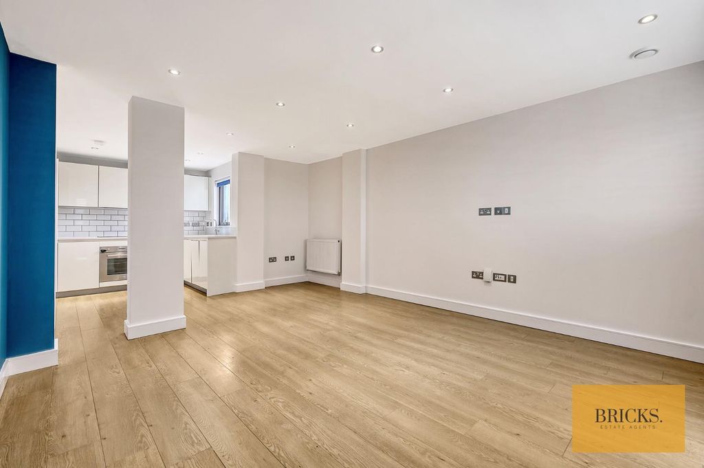 Property photo 3 of 22