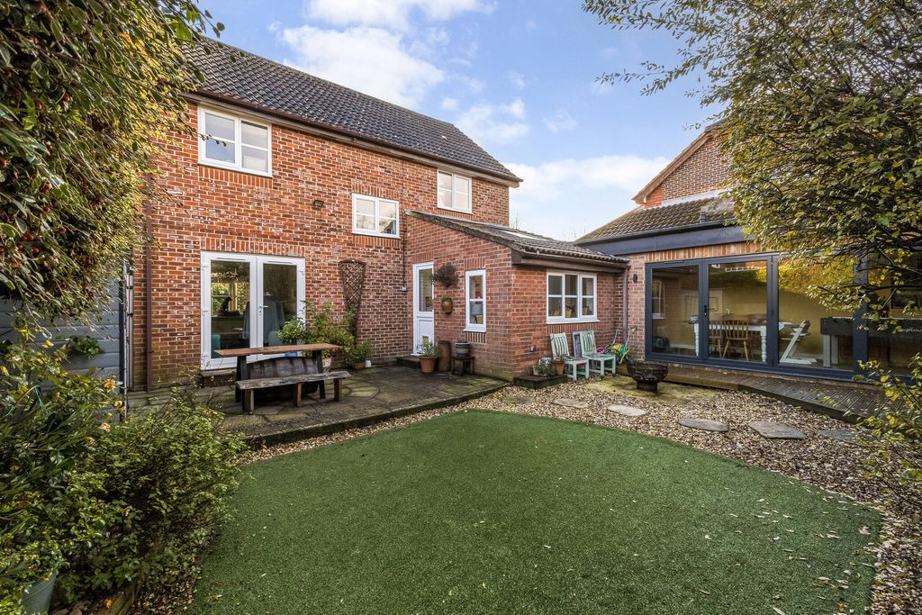 Property photo 2 of 9 2