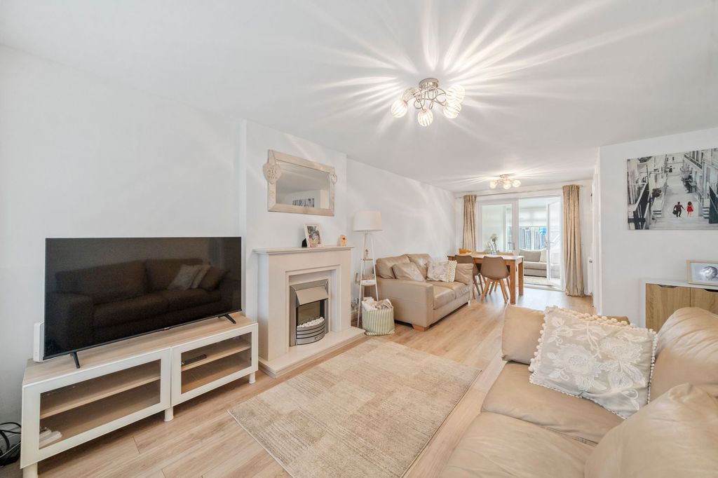 Property photo 3 of 28