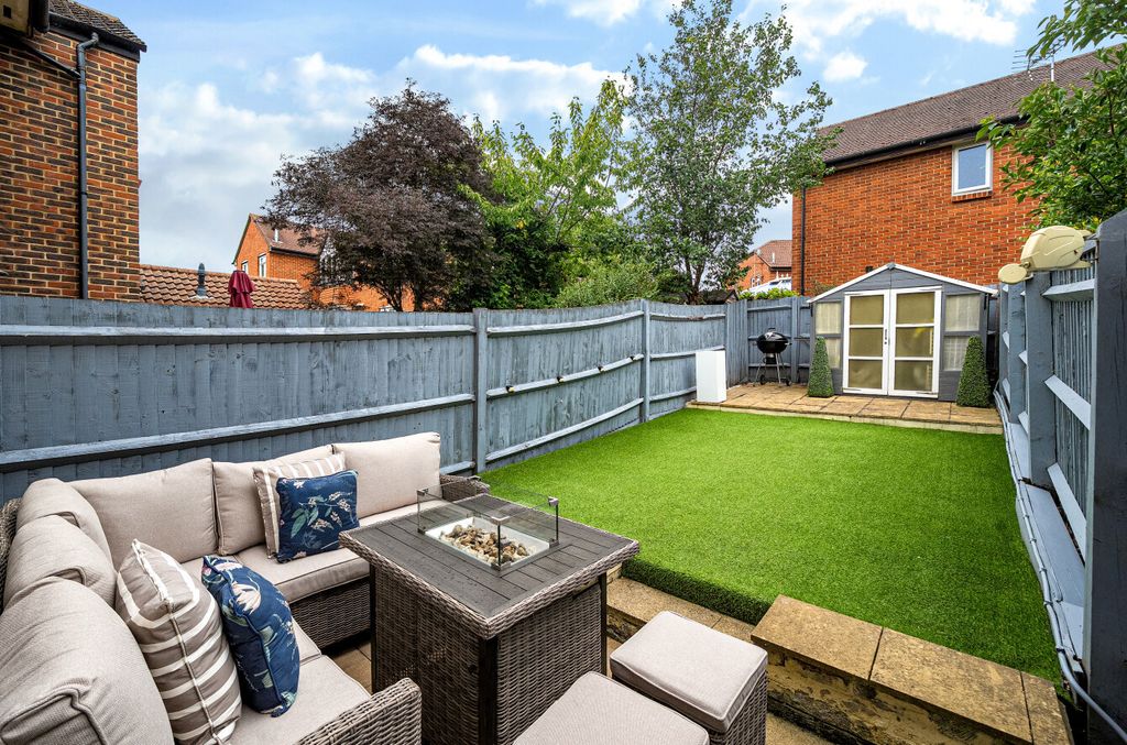 Property photo 1 of 17 1334203-6-6894668...